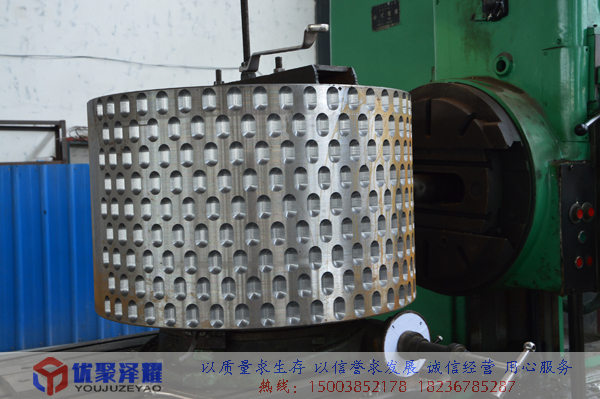 壓球機(jī)輥?zhàn)忧蚋C選擇時(shí)需要注意的問題